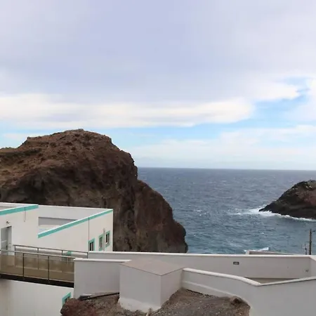 On The And Ocean Sounds דירה *